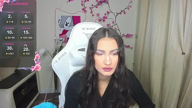 Snapshot of AdeleLuu chatting on 12.05.25 AdeleLuu online show from 12.05.25