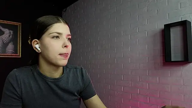 Sierra Maddison online show from 12.04.25