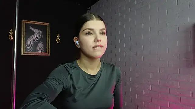 Sierra Maddison online show from 12.05.25