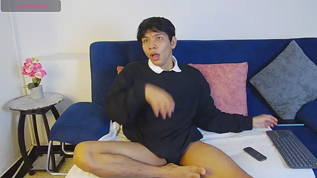 Snapshot of Liam_Sinclair chatting on 11.25.25 Liam Sinclair online show from 11.25.25