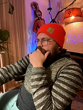 Snapshot of cubflower chatting on 12.04.25 cubflower online show from 12.04.25