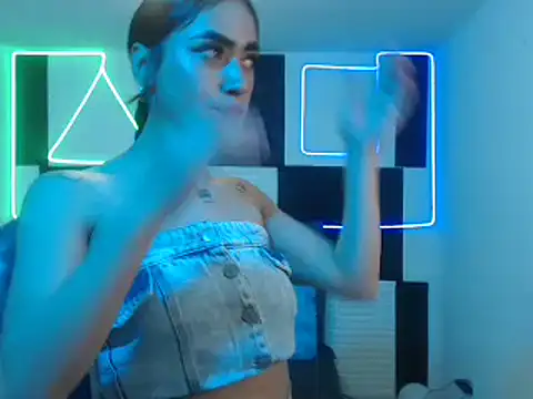 Snapshot of bonnie_blue_18 chatting on 12.03.25 bonnie blue 18 online show from 12.03.25