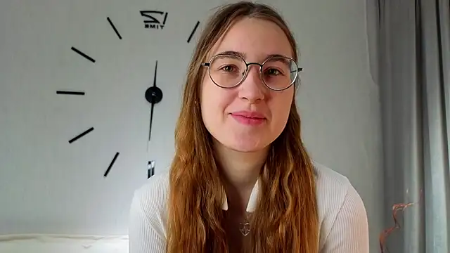 Snapshot of DebbraBickler chatting on 11.30.25 DebbraBickler online show from 11.30.25