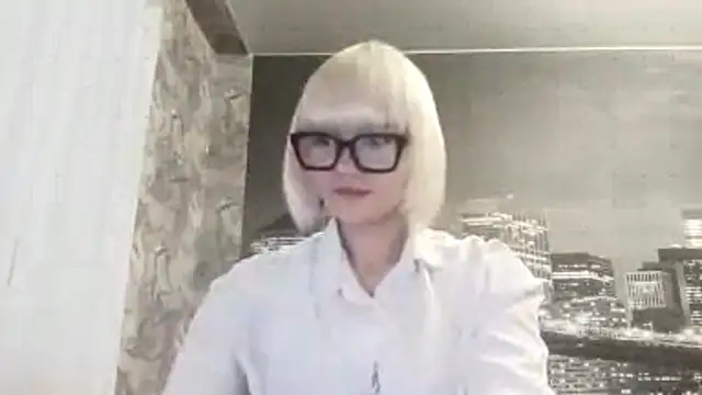 Snapshot of ElenoreVogtman chatting on 11.27.25 ElenoreVogtman online show from 11.27.25