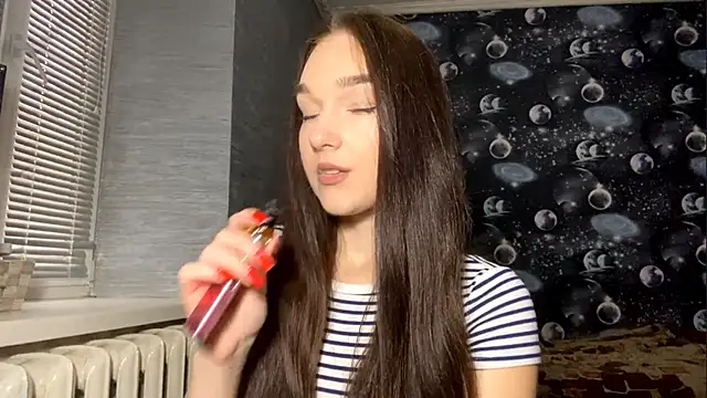 YahairaDuracher online show from 12.04.25