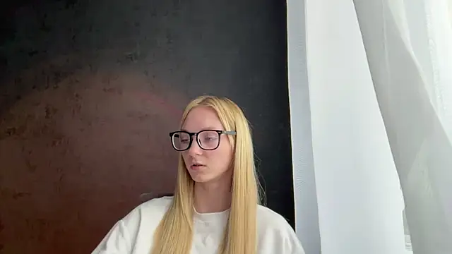 Snapshot of LangKrakowiak chatting on 12.04.25 LangKrakowiak online show from 12.04.25