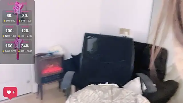 Snapshot of bu-bu chatting on 11.30.25 bu-bu online show from 11.30.25