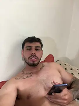 Snapshot of oliverr_queen chatting on 11.25.25 oliverr queen online show from 11.25.25