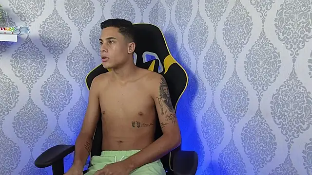 Snapshot of The_big_twink_x chatting on 11.26.25 The big twink x online show from 11.26.25