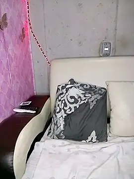 Snapshot of KiaracCastilo chatting on 12.04.25 KiaracCastilo online show from 12.04.25