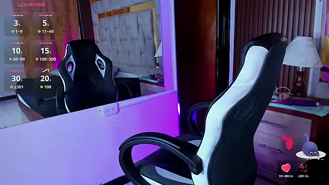 Snapshot of Ariana_Blaze1 chatting on 11.25.25 Ariana Blaze1 online show from 11.25.25