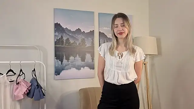 ElaneHamper online show from 11.23.25