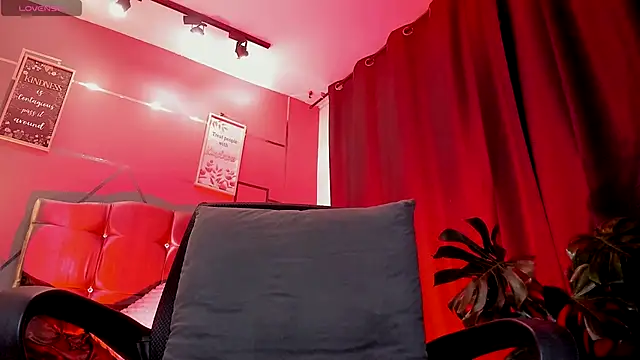 Snapshot of IAN_LEIN chatting on 12.02.25 IAN LEIN online show from 12.02.25