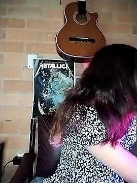 JennBenett  online show from 12.04.25