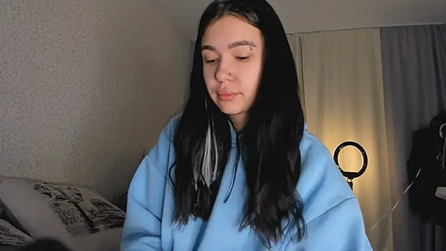 Snapshot of SakuraVibe chatting on 12.05.25 SakuraVibe online show from 12.05.25