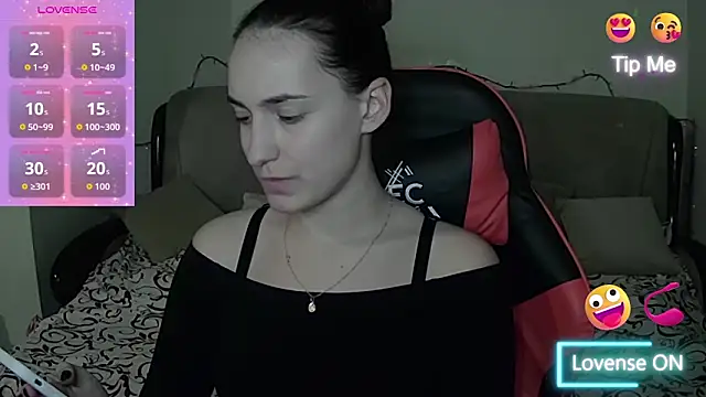 Snapshot of Star_Kate chatting on 11.30.25 Star Kate online show from 11.30.25