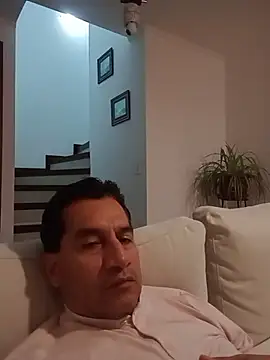 ChrisFloresP online show from 11.26.25