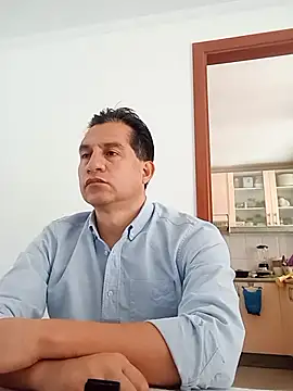 ChrisFloresP online show from 12.01.25