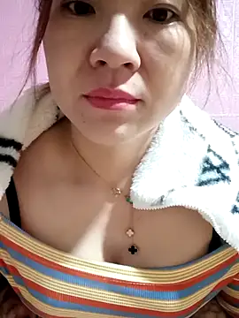 Snapshot of Lily-ross22 chatting on 11.28.25 Lily-ross22 online show from 11.28.25