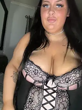 CurvyAyla online show from 12.04.25