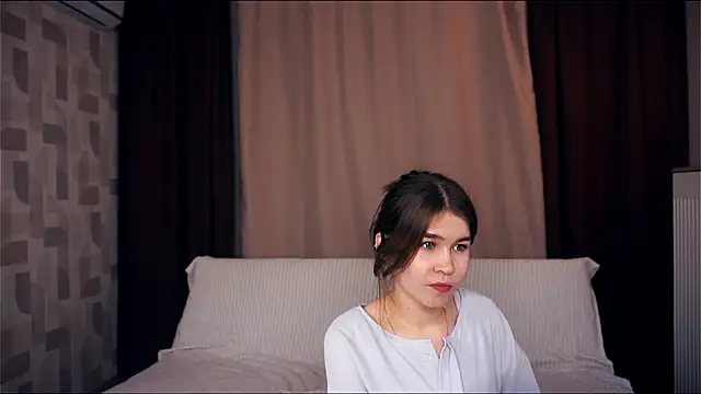 Snapshot of ZulaRattan chatting on 12.02.25 ZulaRattan online show from 12.02.25