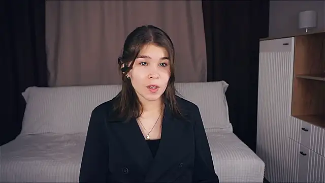 Snapshot of ZulaRattan chatting on 12.03.25 ZulaRattan online show from 12.03.25