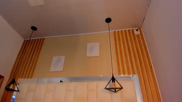 Snapshot of vanessa__garcia chatting on 12.03.25 vanessa garcia online show from 12.03.25