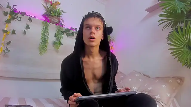 AngelSlimm online show from 11.26.25