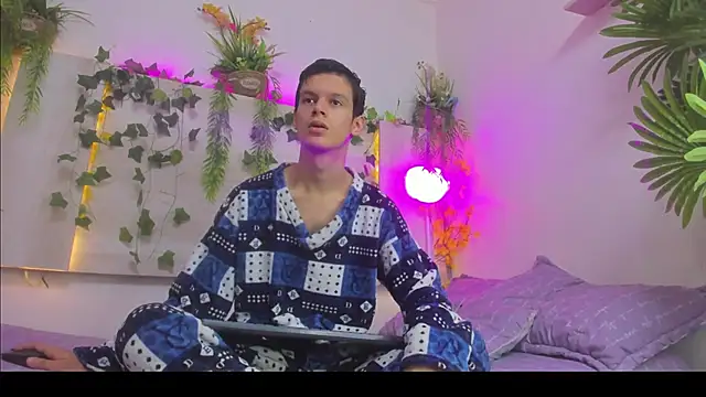 AngelSlimm online show from 12.05.25