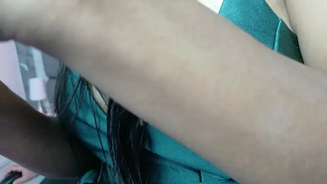 Snapshot of DaniyMel chatting on 12.04.25 DaniyMel online show from 12.04.25