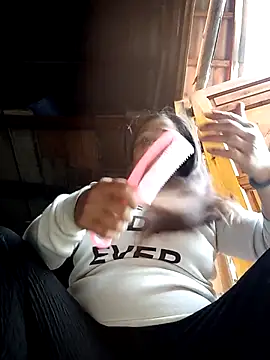 Snapshot of hey-bana chatting on 12.01.25 hey-bana online show from 12.01.25