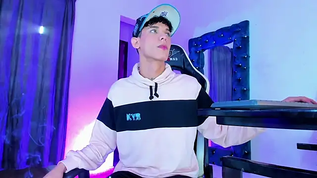 Snapshot of The_Prince_Luis chatting on 11.25.25 The Prince Luis online show from 11.25.25