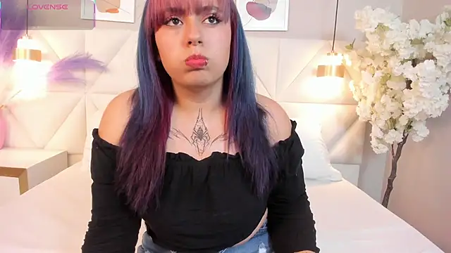 Snapshot of Vera_Gold_ chatting on 11.25.25 Vera Gold online show from 11.25.25