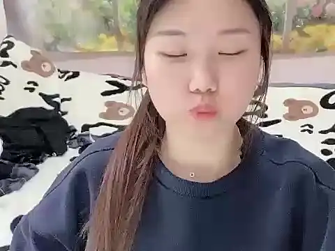 Snapshot of Poppy13 chatting on 12.02.25 Poppy13 online show from 12.02.25