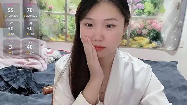 Snapshot of Poppy13 chatting on 12.04.25 Poppy13 online show from 12.04.25