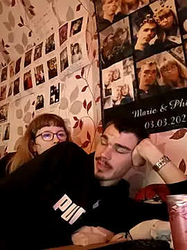 Snapshot of PS0883 chatting on 11.28.25 PS0883 online show from 11.28.25