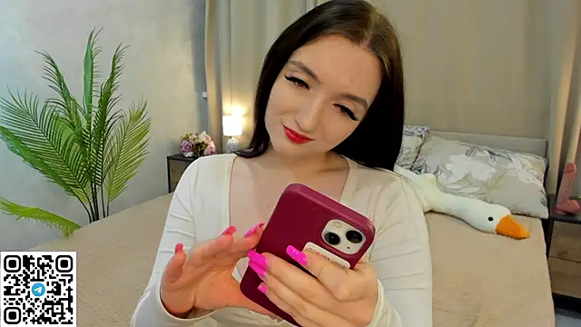 Lesley Wings online show from 12.05.25