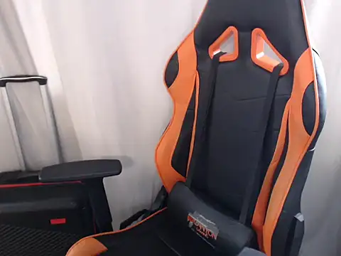 Snapshot of MissButterfly69 chatting on 12.05.25 MissButterfly69 online show from 12.05.25