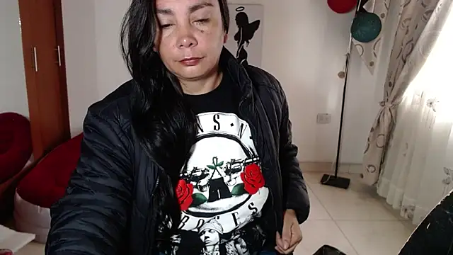 Snapshot of vivian-milf chatting on 11.30.25 vivian-milf online show from 11.30.25