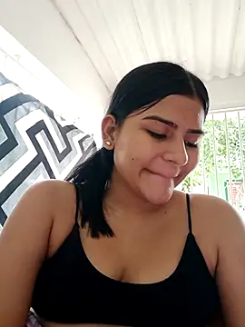 Snapshot of virgin_cunt chatting on 12.01.25 virgin cunt online show from 12.01.25