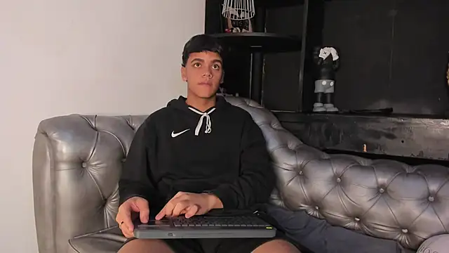 Snapshot of Isaac_Collins_ chatting on 11.29.25 Isaac Collins online show from 11.29.25