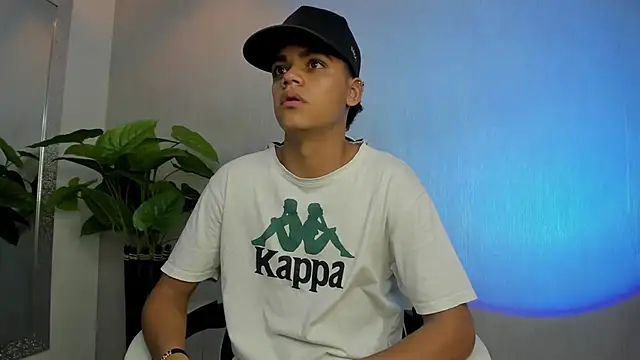 Snapshot of Isaac_Collins_ chatting on 12.03.25 Isaac Collins online show from 12.03.25