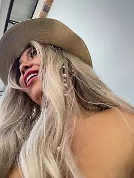 Snapshot of IsaSantoDomingo chatting on 11.29.25 IsaSantoDomingo online show from 11.29.25