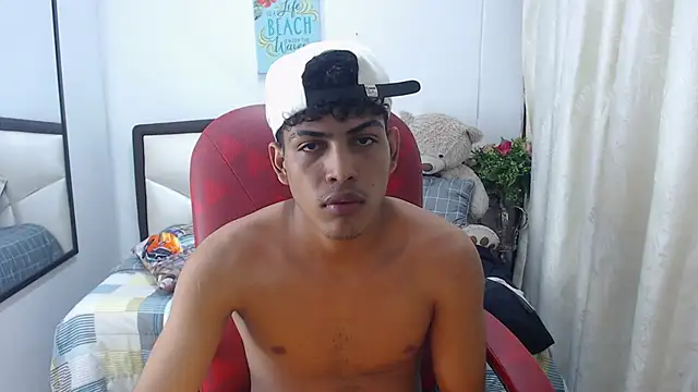 Snapshot of Luka_Moretti chatting on 11.30.25 Luka Moretti online show from 11.30.25