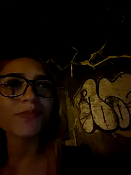 Snapshot of dania_val chatting on 11.26.25 dania val online show from 11.26.25