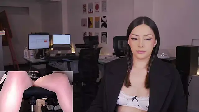  KimberlyClars  online show from 12.04.25