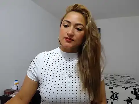 Snapshot of ximenaxcite19 chatting on 12.02.25 ximenaxcite19 online show from 12.02.25