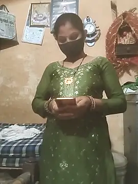 Snapshot of Pooja_bhabhi00 chatting on 11.27.25 Pooja bhabhi00 online show from 11.27.25