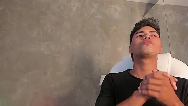 Snapshot of Simon_Pernia chatting on 11.28.25 Simon Pernia online show from 11.28.25