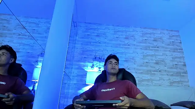 Snapshot of Simon_Pernia chatting on 12.04.25 Simon Pernia online show from 12.04.25